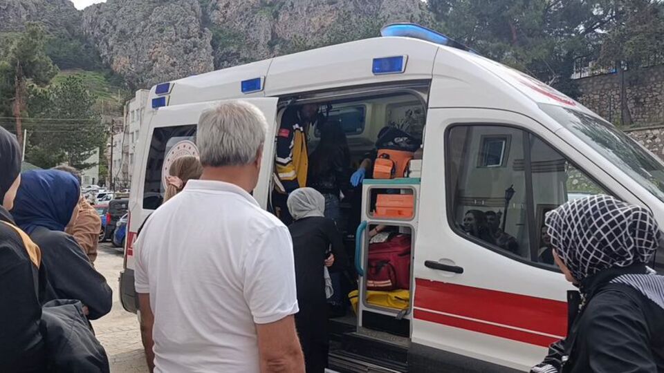 Amasya'da akılalmaz olay! Barışma teklifi reddedilince kendini bıçakladı