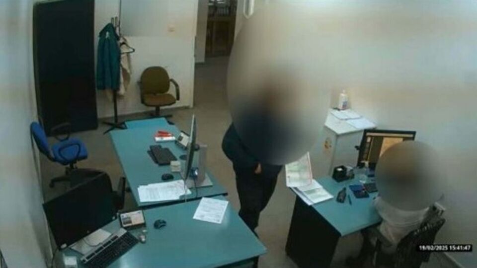 İzmir'de rüşvet operasyonu: 12 tutuklama