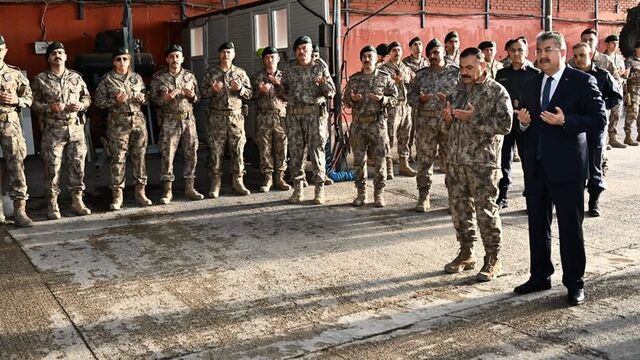 Özel Harekat polisleri dualarla uğurlandı