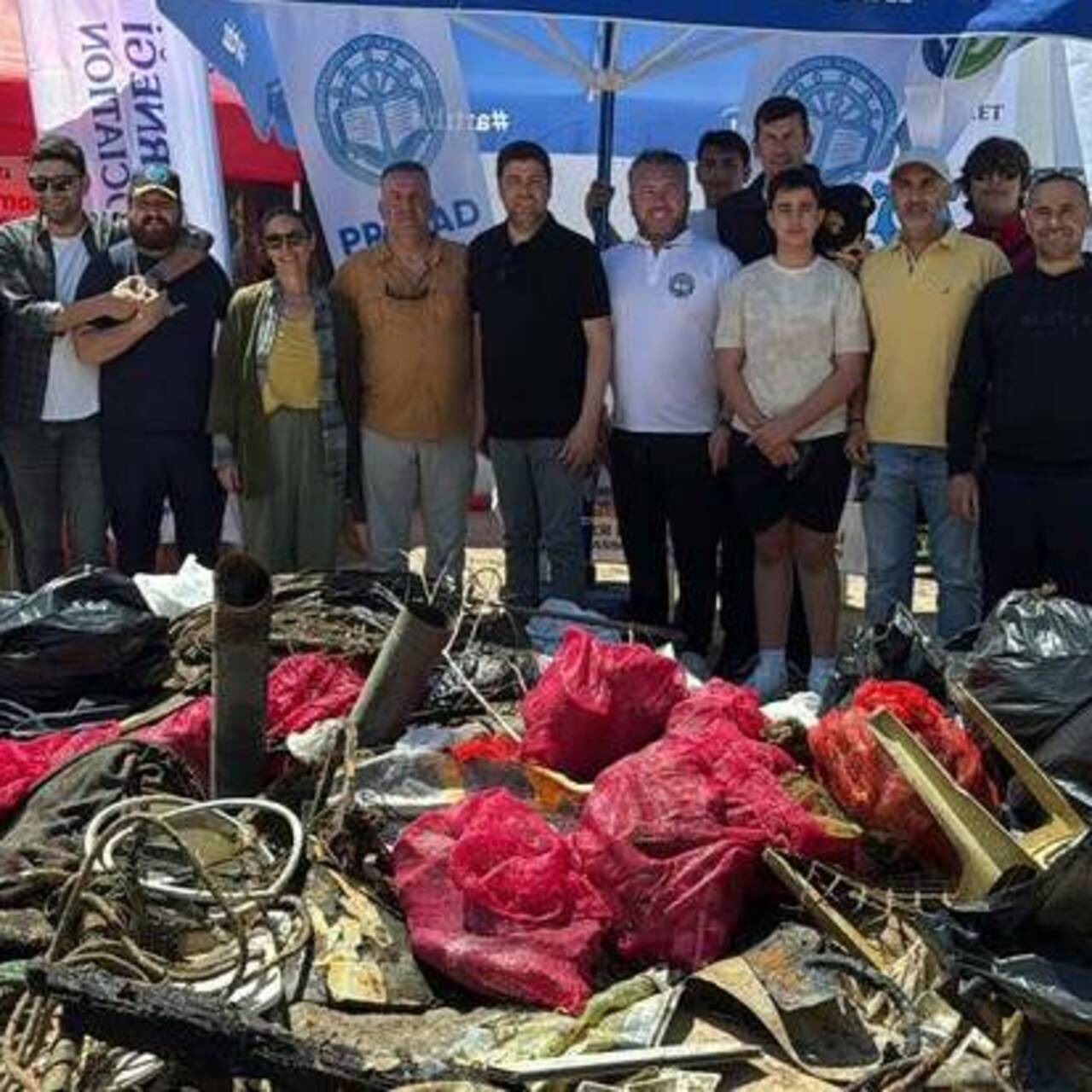 Tarihi antik kentin sularından 2 ton çöp çıktı!