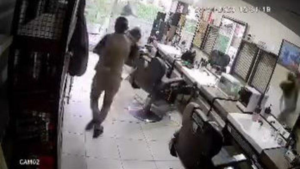 Çocuğunu berberde unuttu