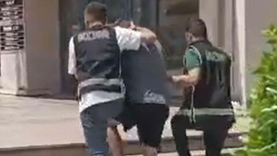 Sahte dövizle alışveriş yapan turist, sınır dışı edildi