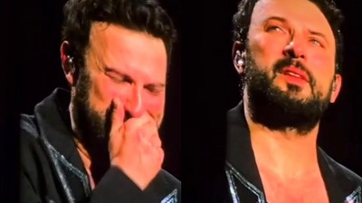 Sahnede gözyaşlarına boğuldu