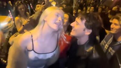 Sokakta şarkı söylediler