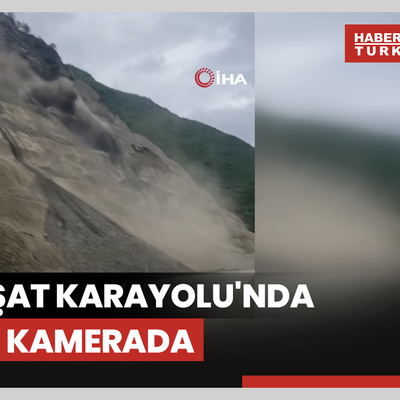 Artvin Şavşat Karayolu'nda heyelan anı kamerada