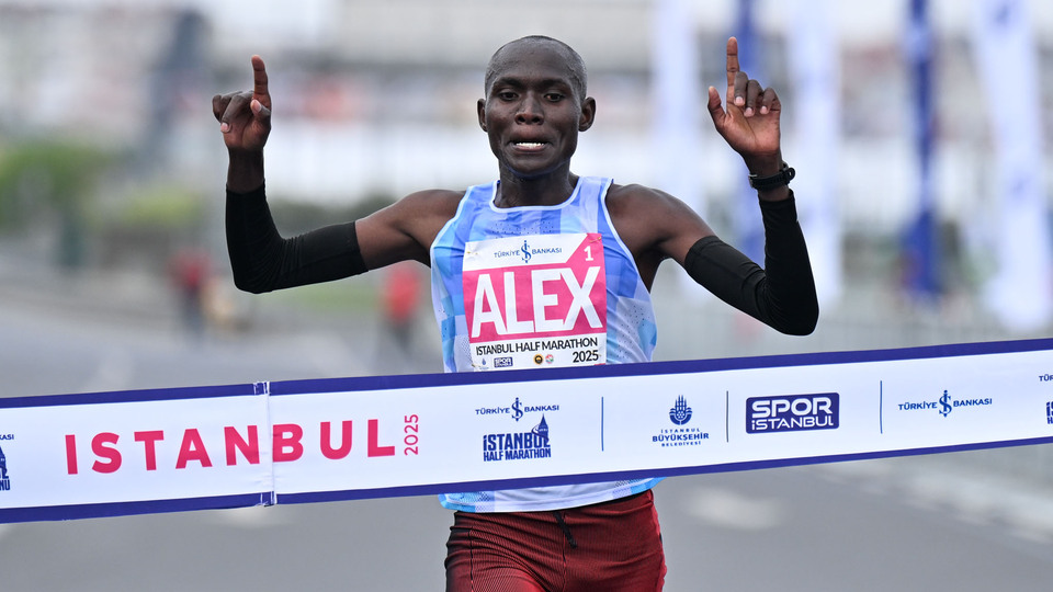 İstanbul Yarı Maratonu'nda zafer Kenyalı atletlerin!