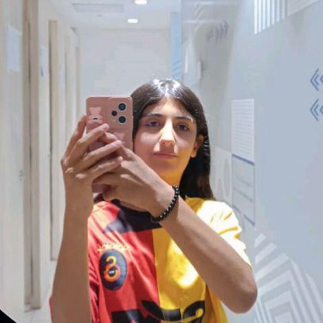  Silahla vurulmuş halde bulunan çocuk öldü