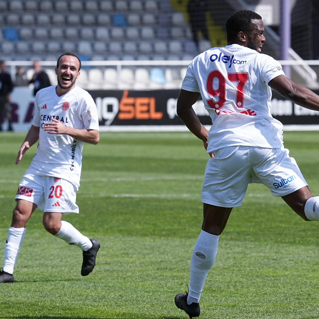 Ümraniyespor 3 puanı 3 golle aldı