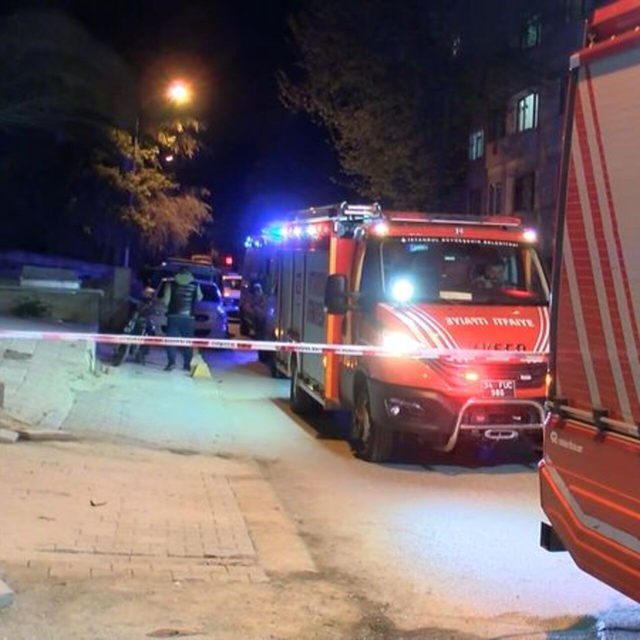 Kadıköy'de bir dairenin balkonu çöktü