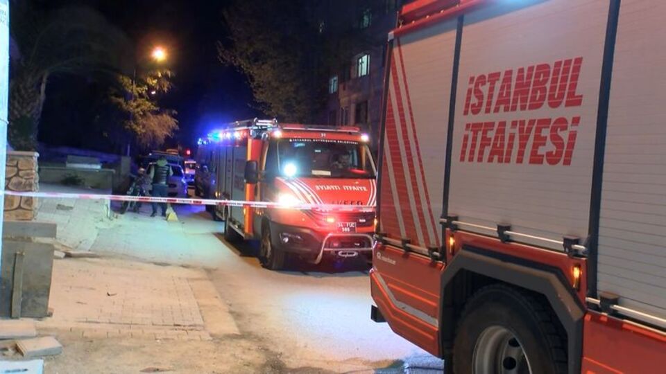 Kadıköy'de bir dairenin balkonu çöktü