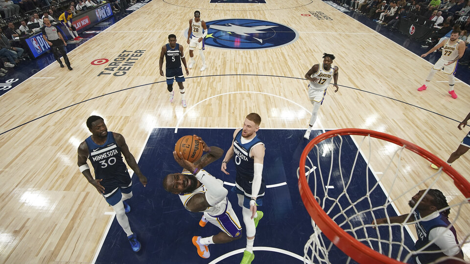 Timberwolves, Lakers'ı Edwars'la devirdi!