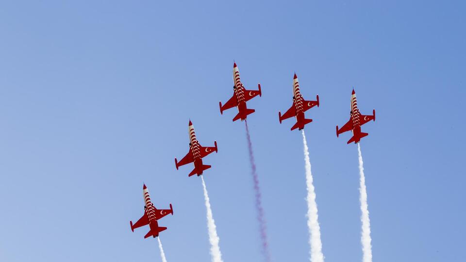 KKTC'de gökyüzü kırmızı beyaz olacak