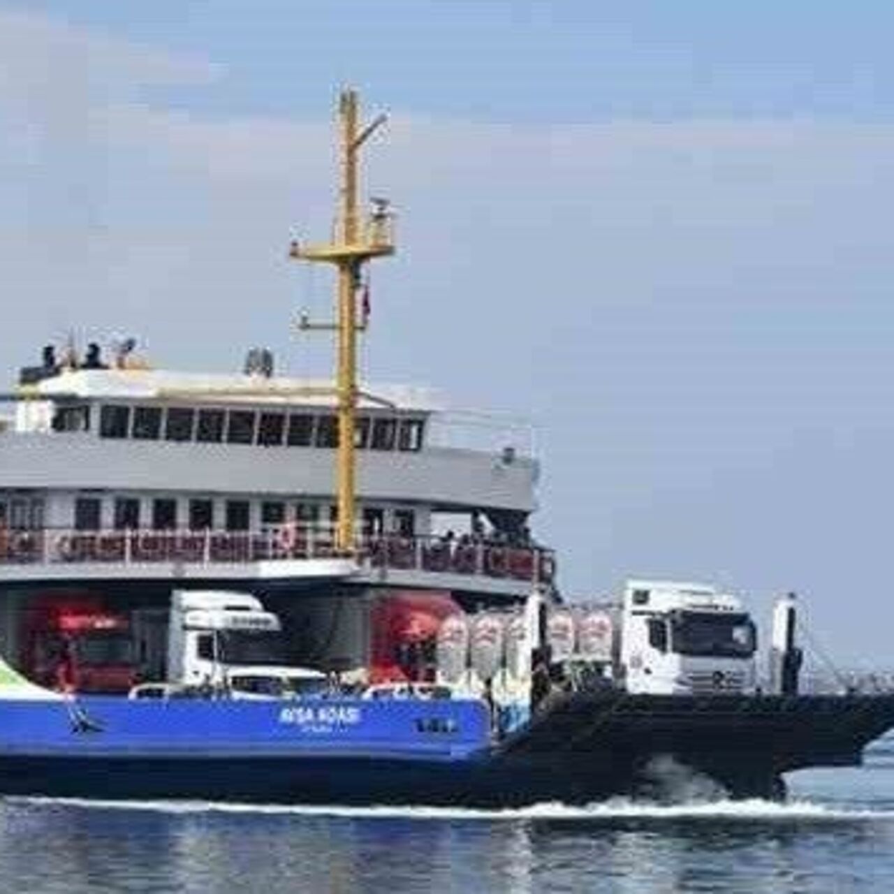 Güney Marmara'da feribot seferlerine olumsuz hava engeli
