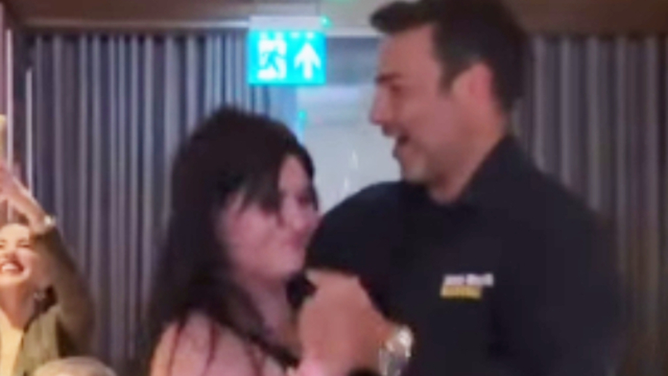 Yeni yaşını dansla kutladı