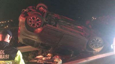 Otomobil, TIR'a arkadan çarptı: 5 yaralı