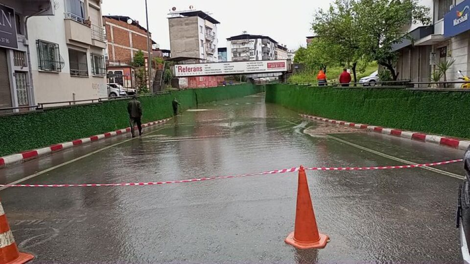 Sağanak yağış yaşamı olumsuz etkiledi