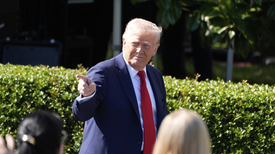 "Hem ülkeyi hem de dünyayı yönetiyorum"