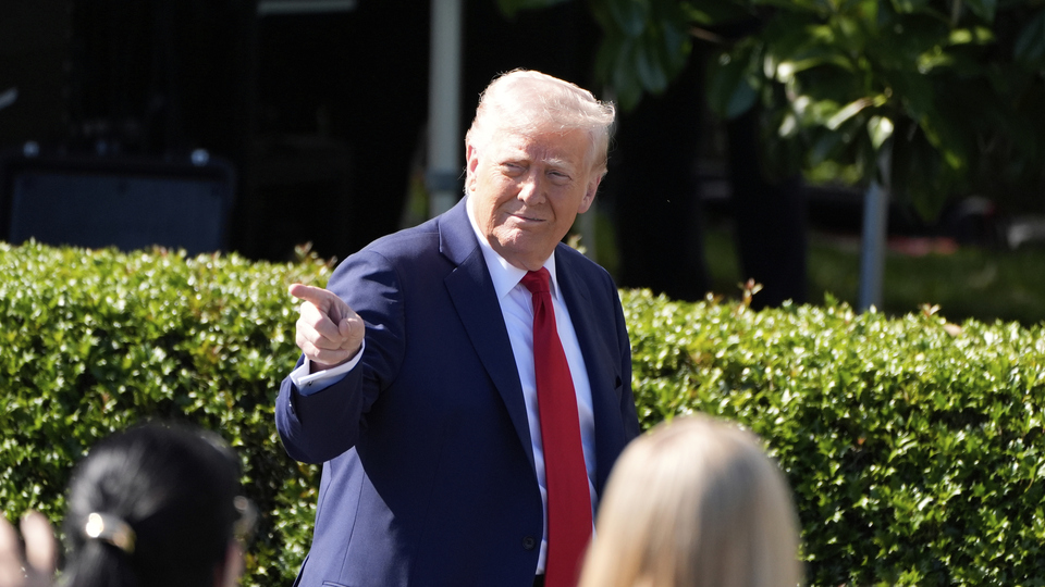 "Hem ülkeyi hem de dünyayı yönetiyorum"