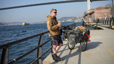Dünyayı 26 yıldır yürüyerek dolaşan İngiliz İstanbul'da