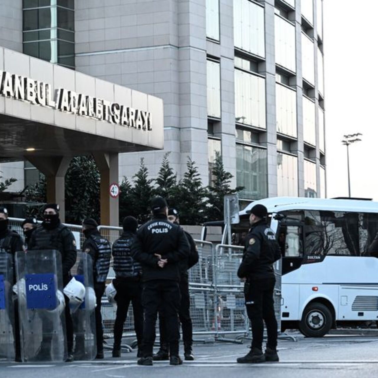 İBB soruşturmasında 48 kişi ifade veriyor