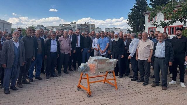 Kahta'da üzüm sıkma makinesi dağıtıldı