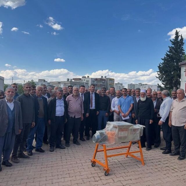 Kahta'da üzüm sıkma makinesi dağıtıldı