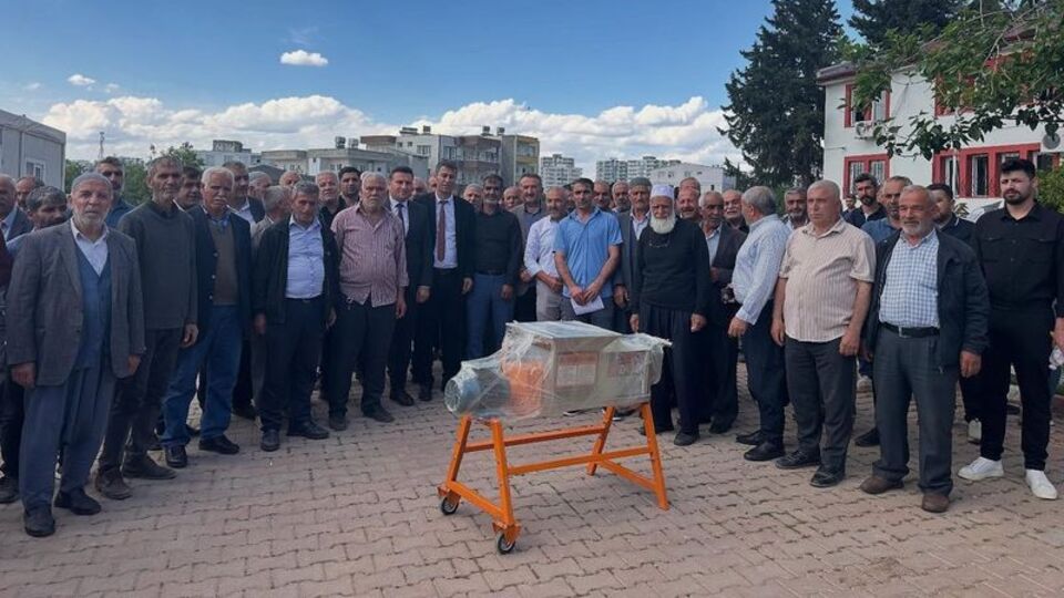 Kahta'da üzüm sıkma makinesi dağıtıldı