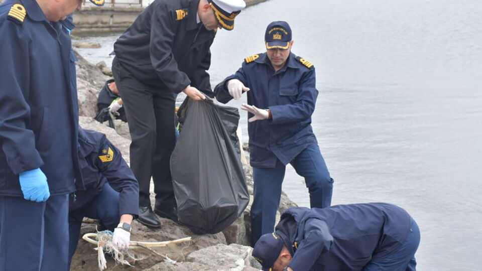 Deniz Kuvvetleri Komutanlığı'ndan deniz temizliği