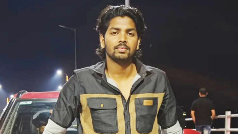 Hintli oyuncu şelalede boğularak can verdi