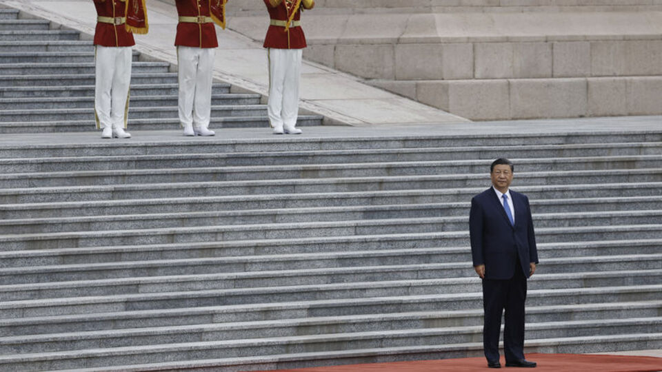 Çin'den çağrı: Asla diz çökme