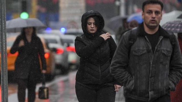 Sağanak yağmur ve fırtına etkili oluyor