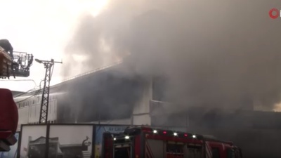 Fabrikaların bulunduğu iş merkezinde yangın