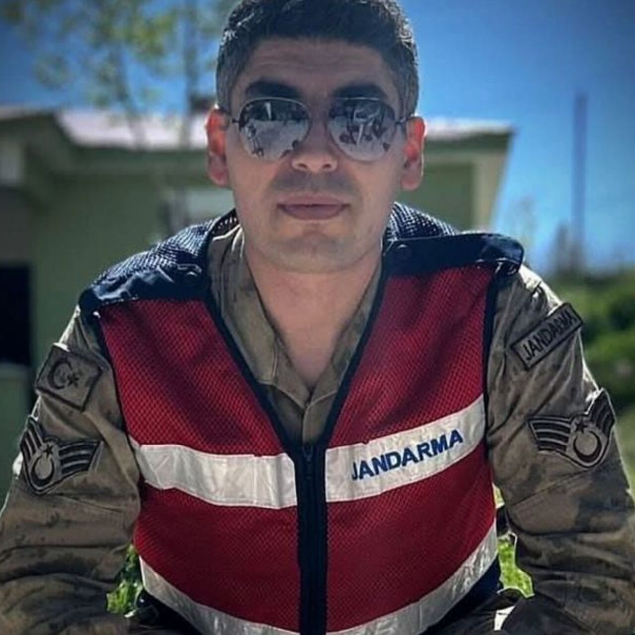 Astsubayı hayattan halı saha maçı kopardı!
