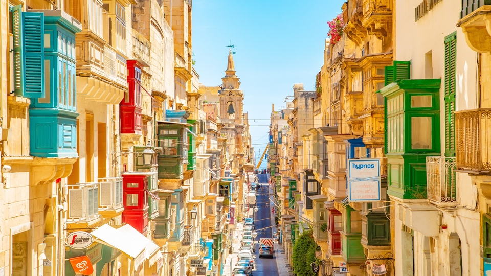 Malta'nın "altın pasaport" uygulamasına yasak