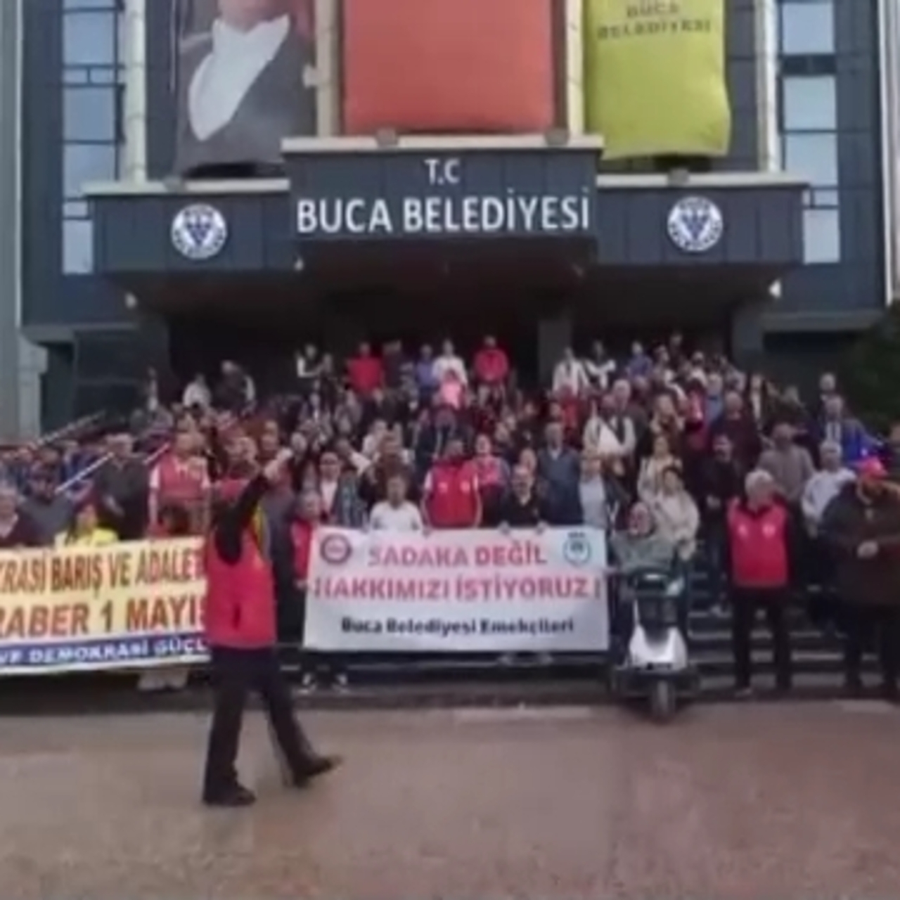 Buca Belediyesi işçilerinden oturma eylemi