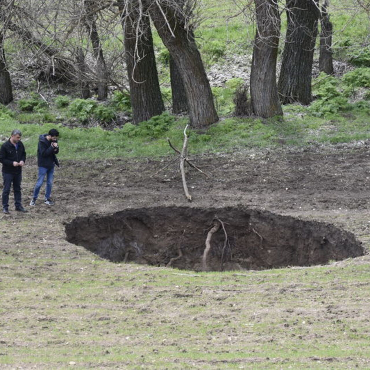 Sivas'ta tarlada obruk oluştu