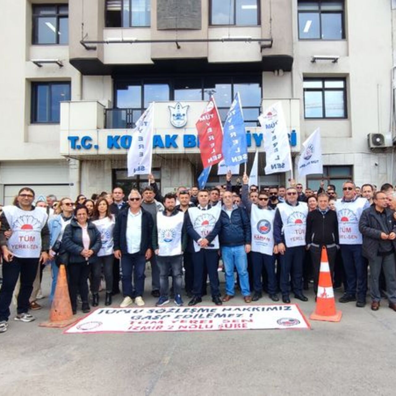 Konak Belediyesi'nde memurlar iş bıraktı