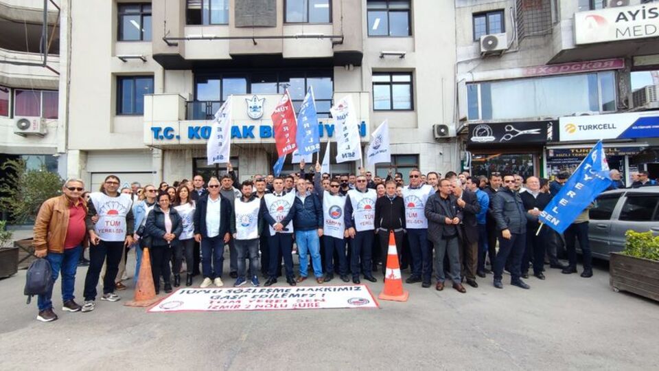 Konak Belediyesi'nde memurlar iş bıraktı