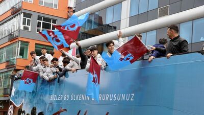Trabzonspor U19 Takımı'na coşkulu karşılama!