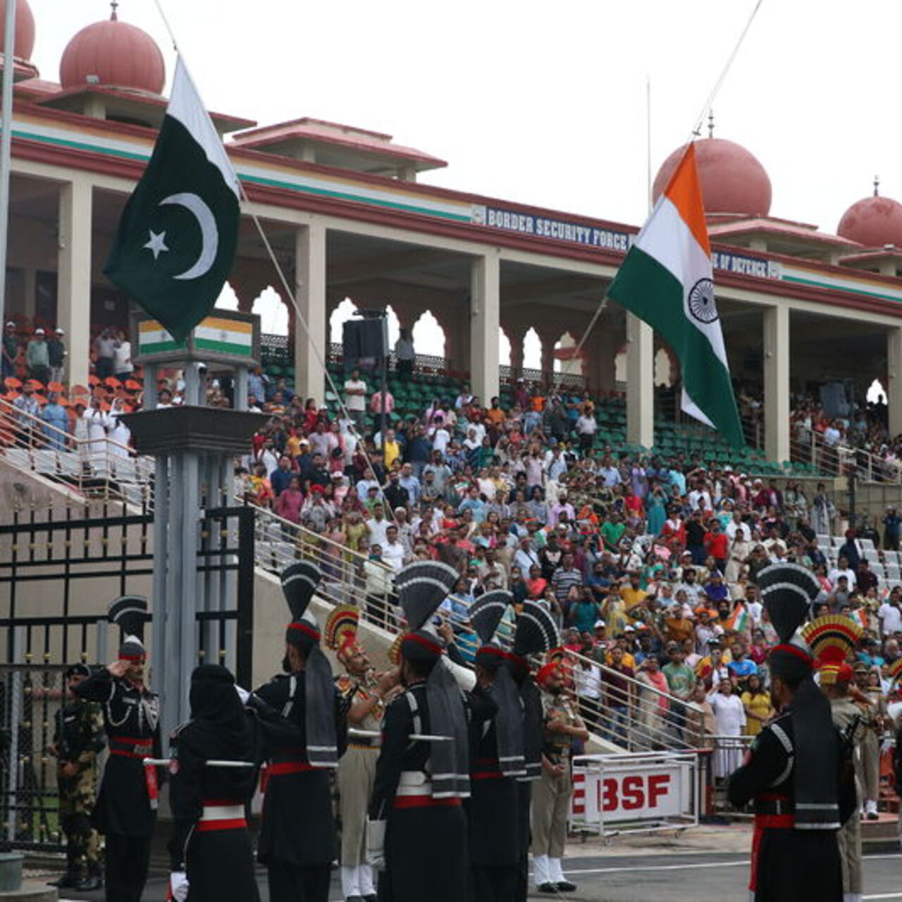 Hindistan hava sahasını Pakistan'a kapattı
