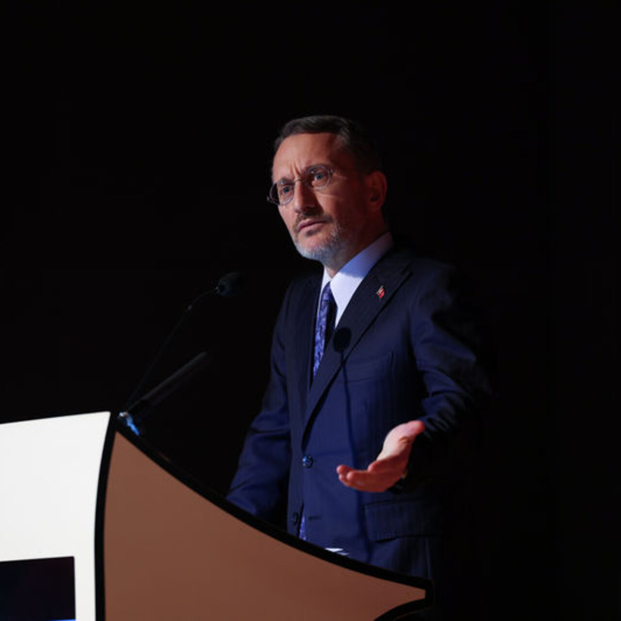 Altun'dan Özel'e tepki