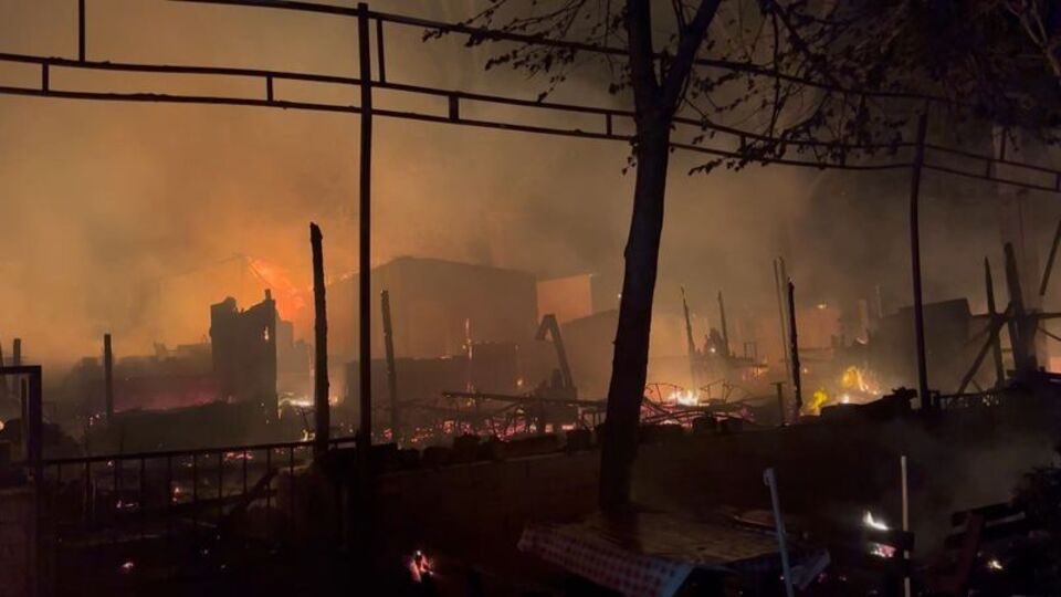 Şile'de yangın: 6 restoran küle döndü, 3 yaralı