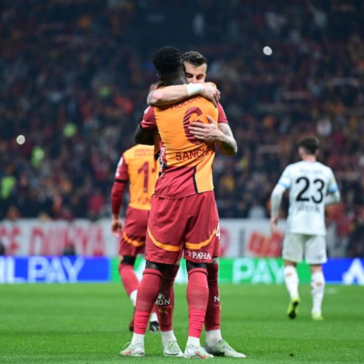 G.Saray'da savunma duvar ördü!