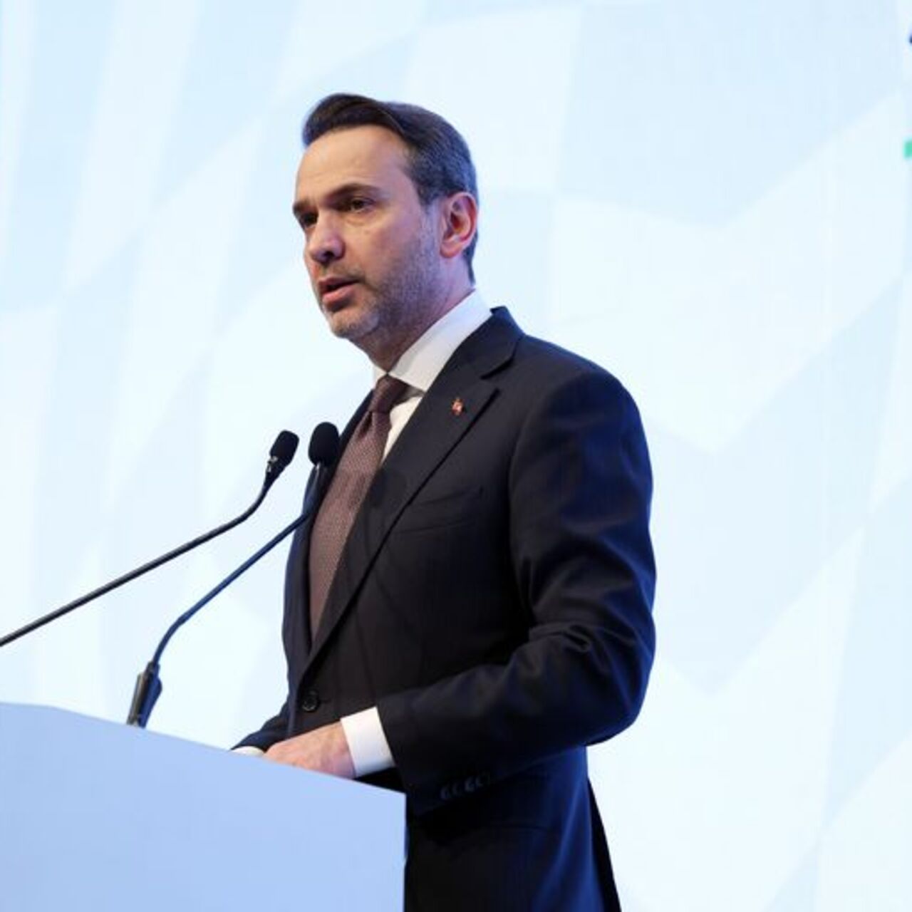 Bakan Bayraktar'dan Avrupa'daki elektrik kesintisine ilişkin açıklama