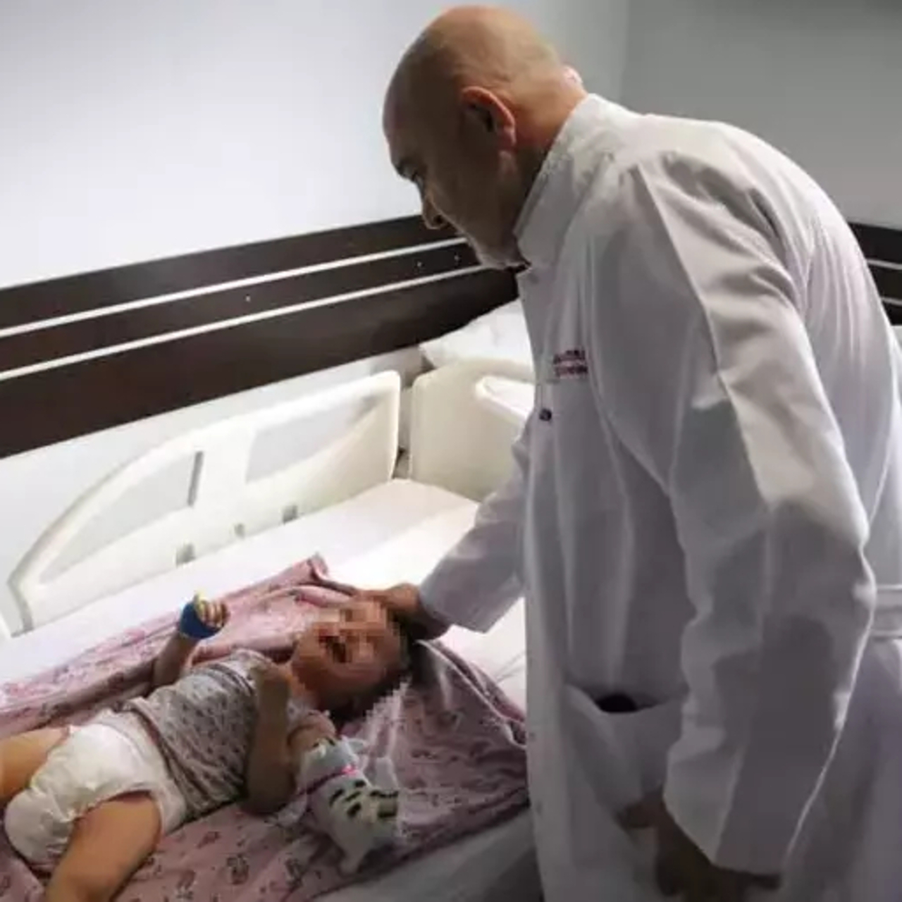 2 yaşındaki çocuğa yanağından alınan yamayla idrar kanalı oluşturuldu
