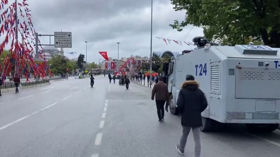 İstanbul'da 1 Mayıs! İşe gidenler yolda kaldı