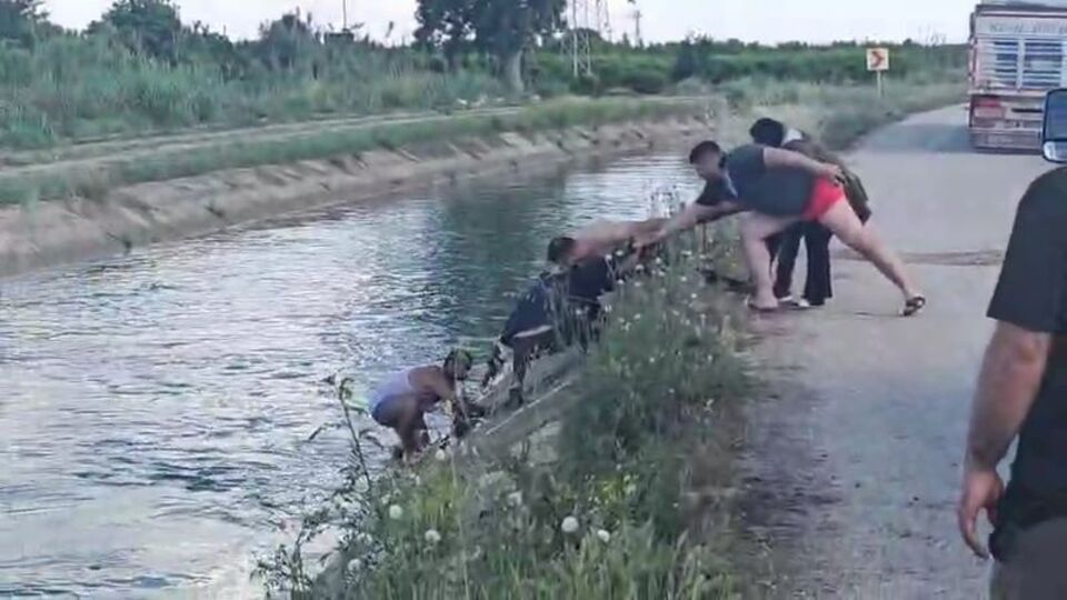 Araçla sulama kanalına uçtu, yardımları reddetti