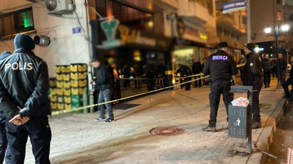 Kafede silahlı saldırıya uğradı