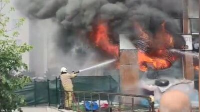 Pendik'te iş yerinde yangın!