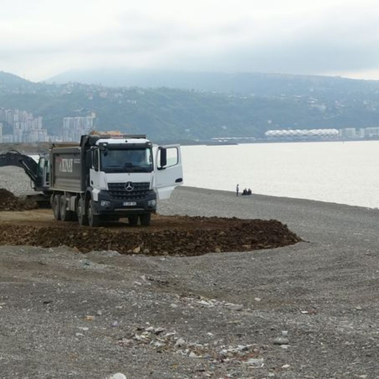 Faroz Limanı'na 21 tonluk betonlarla koruma
